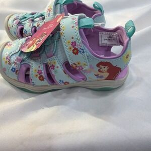 Disney Princess  NWT  9 Light Up Sandals Snow White And Ariel